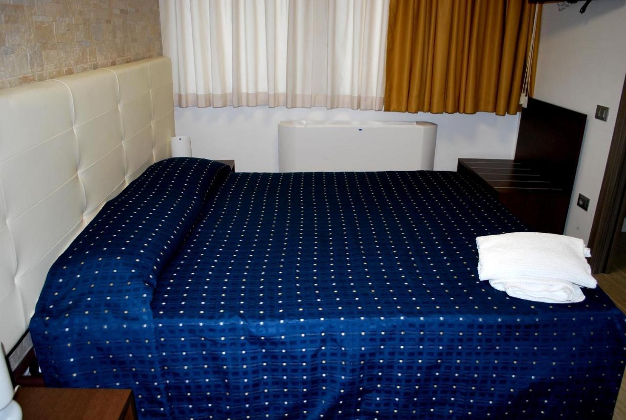 Piazza Dante Otel Taranto Dış mekan fotoğraf