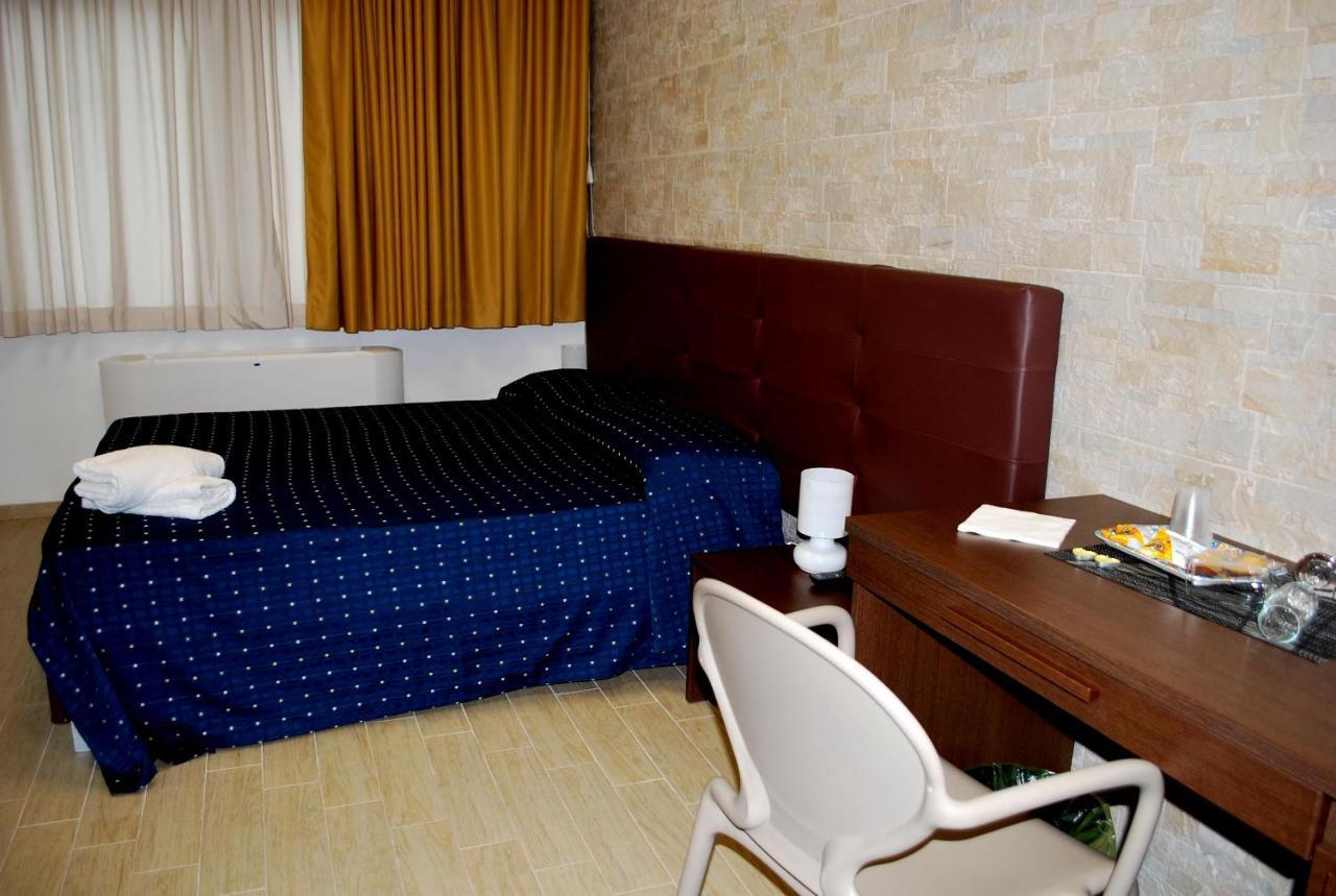 Piazza Dante Otel Taranto Dış mekan fotoğraf