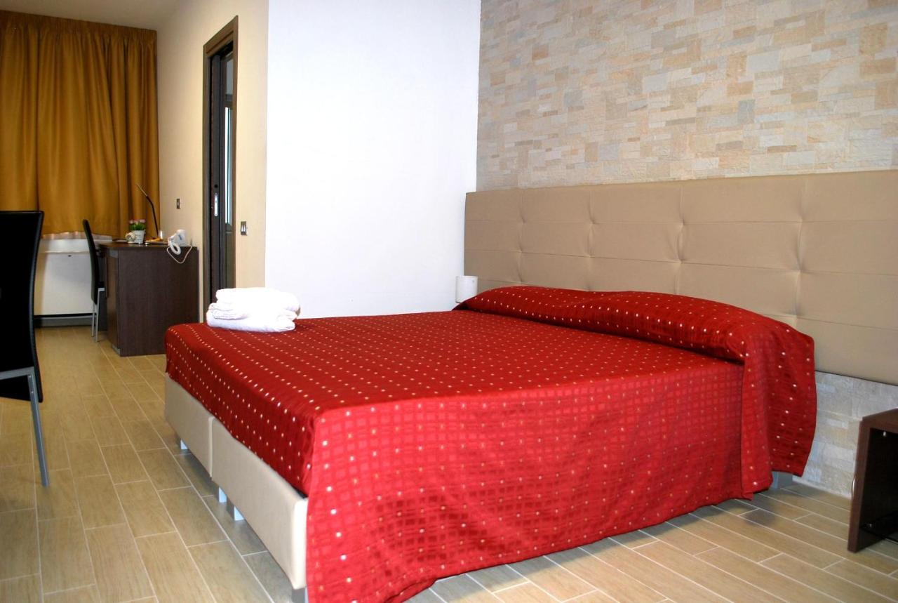 Piazza Dante Otel Taranto Dış mekan fotoğraf