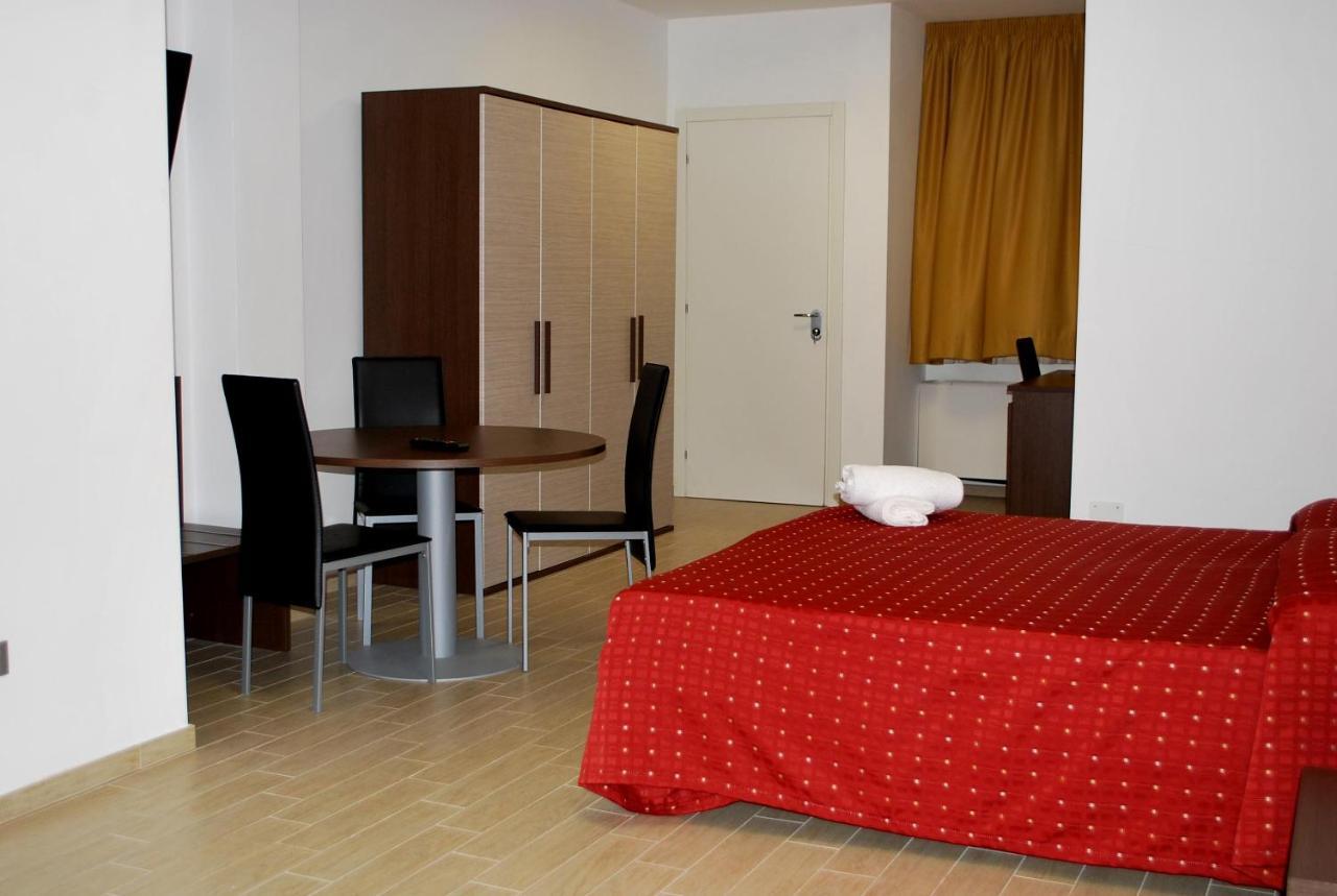 Piazza Dante Otel Taranto Dış mekan fotoğraf
